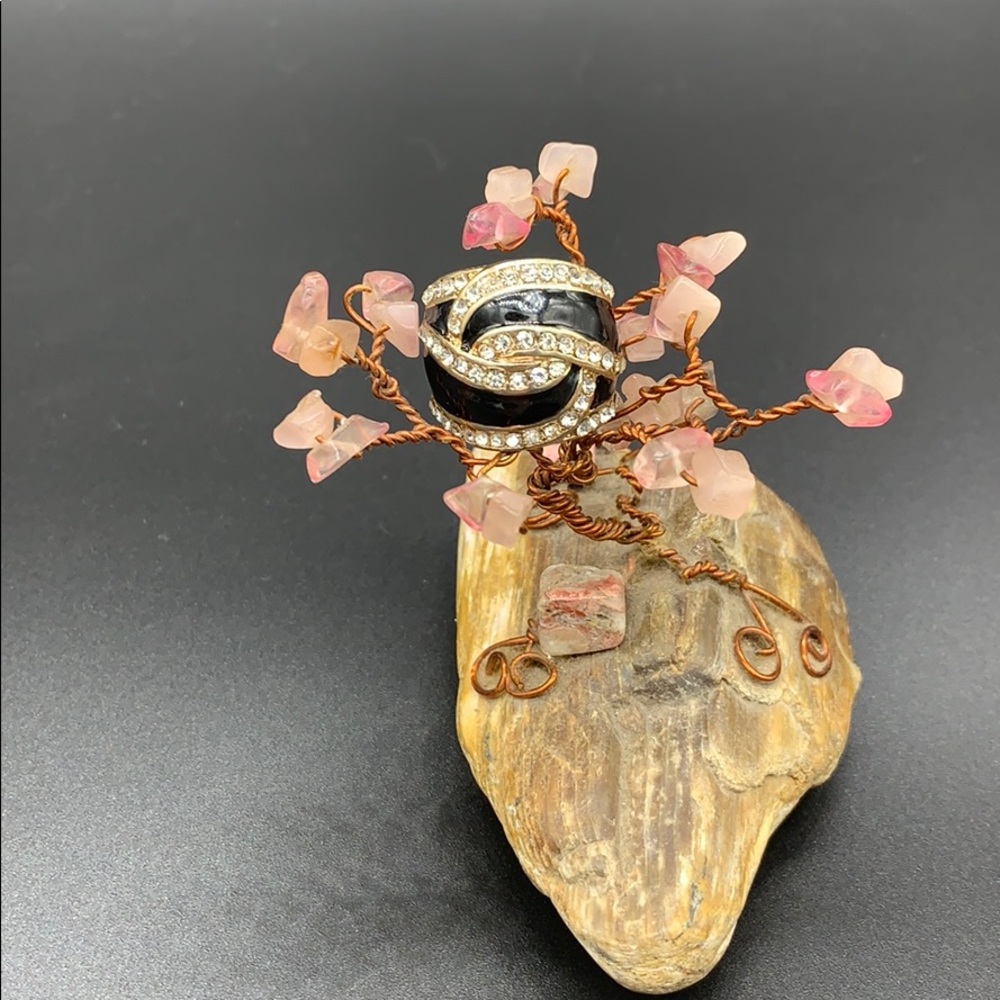 Beautiful crystal and enamel ring ex 7/7.5